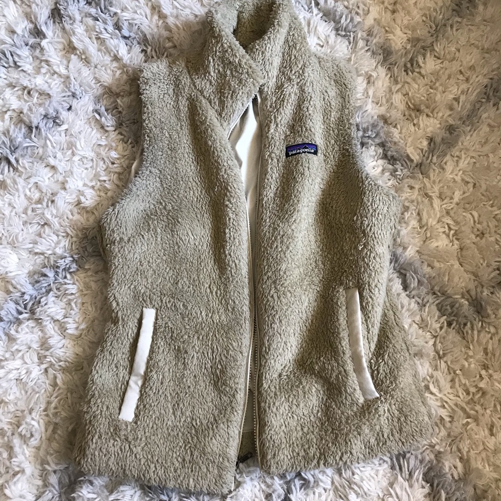 PATAGONIA SIZE M khaki Los Gatos zip down vest